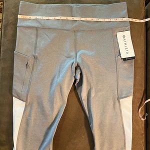 Athleta XL silver crop leggings w/pockets!